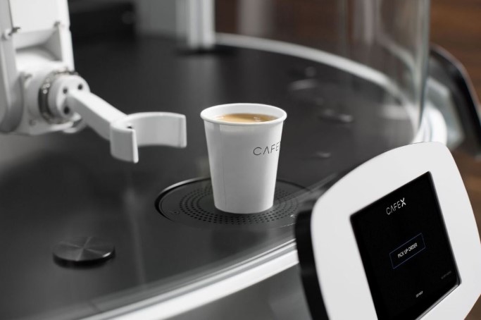 Premium coffee cups served by robots in seconds [5 Reading Tips]